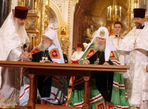 On the anniversary of the restoration of unity of Russian Orthodox Church in St. John Cathedral prayerfully commemorated Patriarch Alexy and Metropolitan Laurus